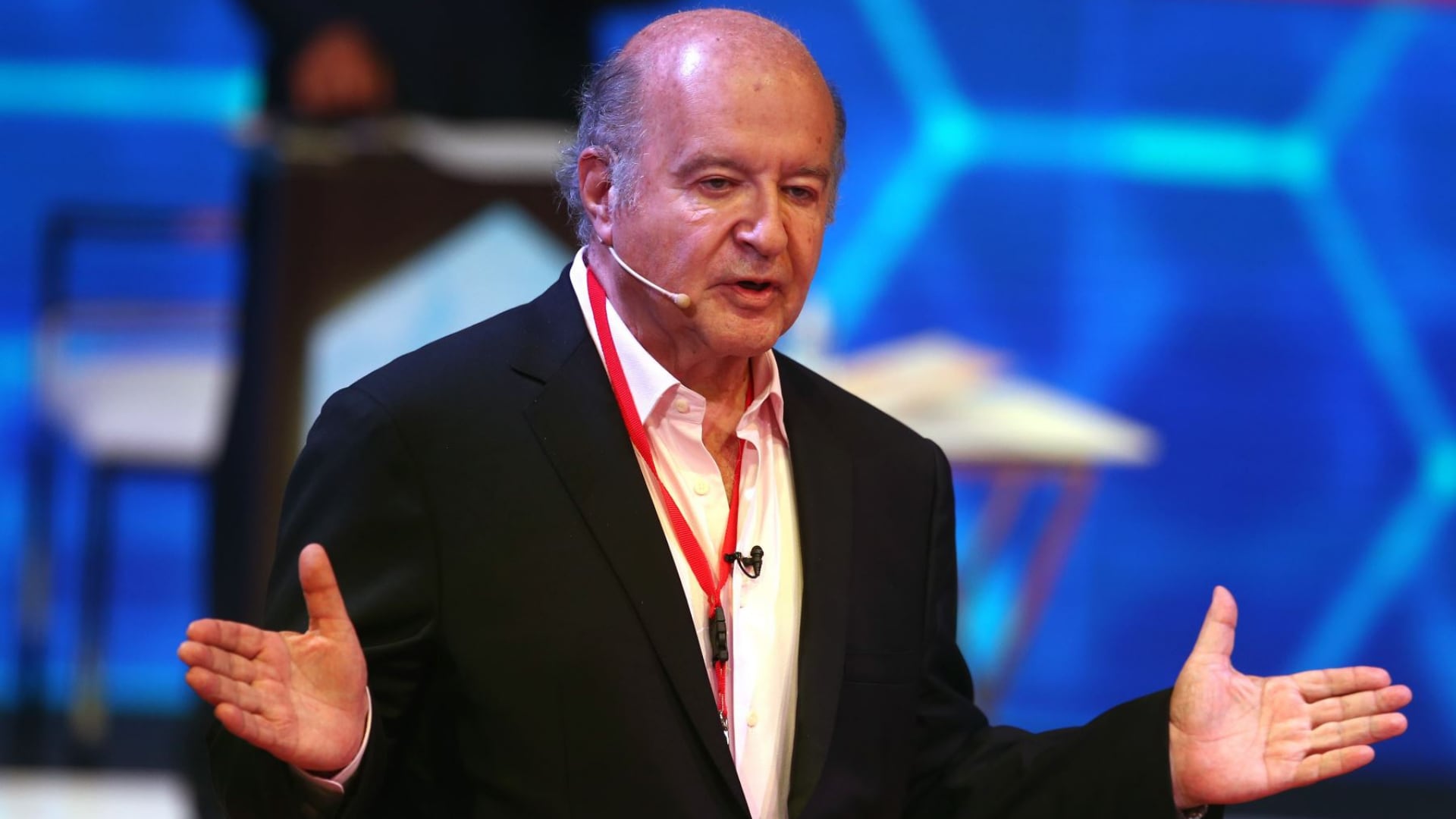 De Soto explicó que decidió pronunciarse por la gravedad de los delitos de Epstein y reiteró que nunca ha tenido relación con él ni con Maxwell; aclaró que desconoce si Maxwell realmente estuvo presente en alguna de sus conferencias