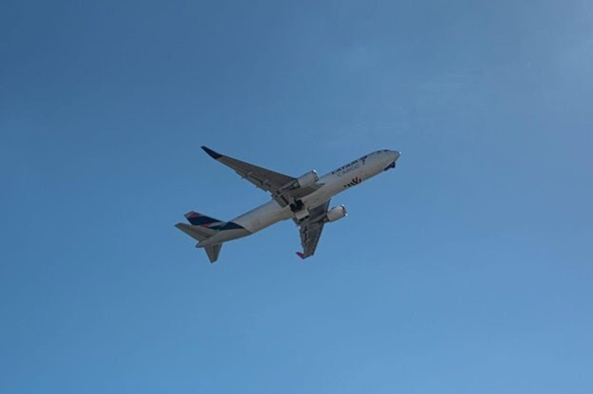 Avión de Latam se vio involucrado en una emergencia con un helicoptero de la Fuerza Aérea en EL Dorado el 20 de Febrero - crédito Europa Press