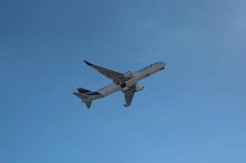 Avión de Latam se vio involucrado en una emergencia con un helicoptero de la Fuerza Aérea en EL Dorado el 20 de Febrero - crédito Europa Press