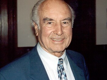 Falleció en Suiza en 2008,