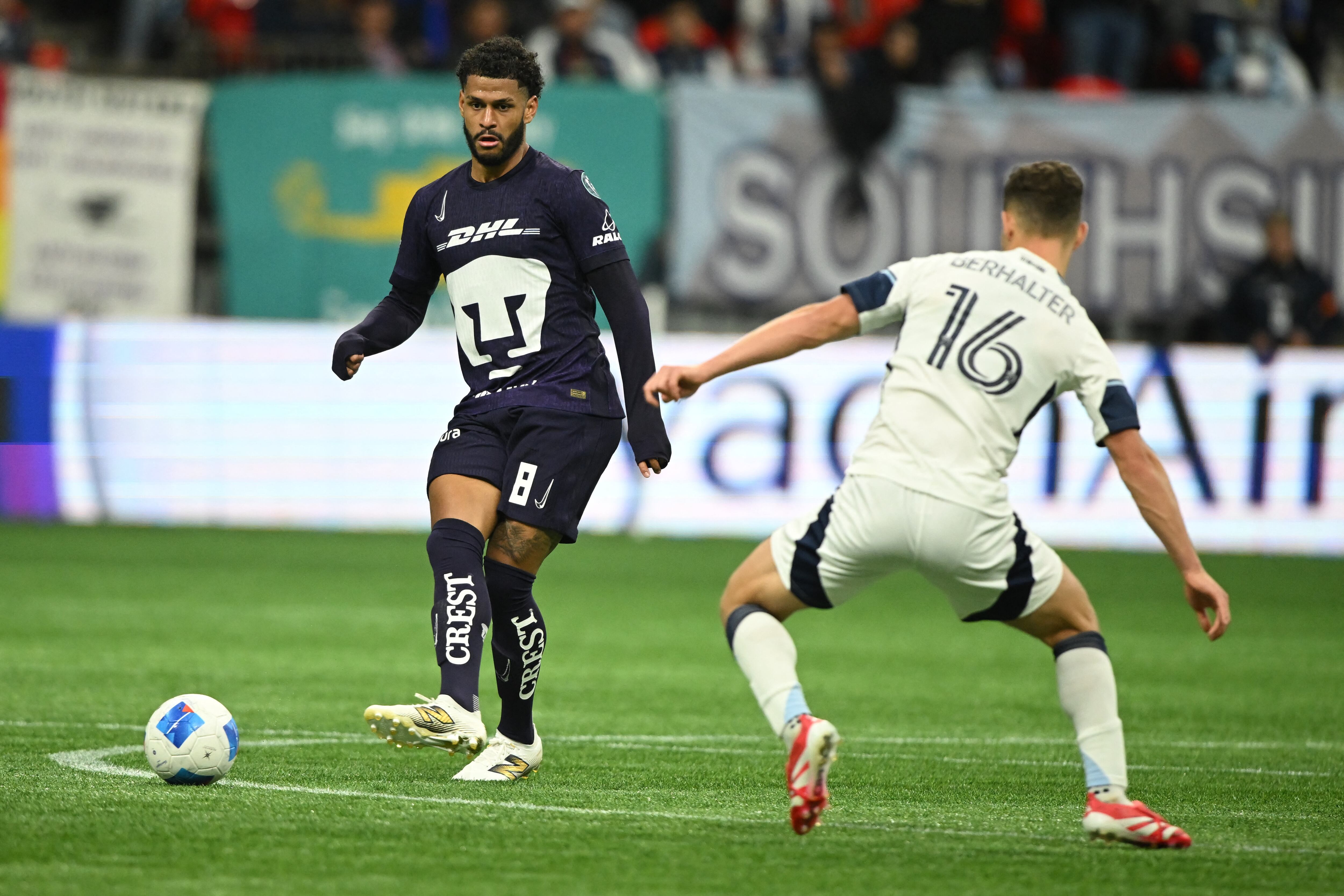 El mediocampista colombiano enfrenta dudas tras el empate ante Querétaro, mientras rumores de un posible traspaso al fútbol brasileño aumentan la presión sobre su continuidad en el club universitario. (Foto: Anne-Marie Sorvin-Imagn Images)