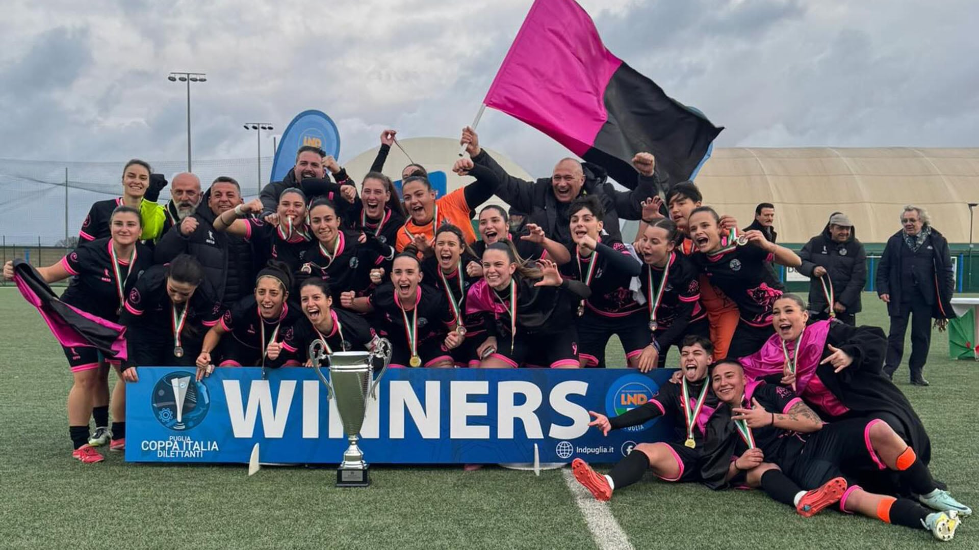 Fabrizio Miccoli dirige una escuela de fútbol para mujeres, la ASD Fabrizio Miccoli Femminile (@fabrizio_miccoli)