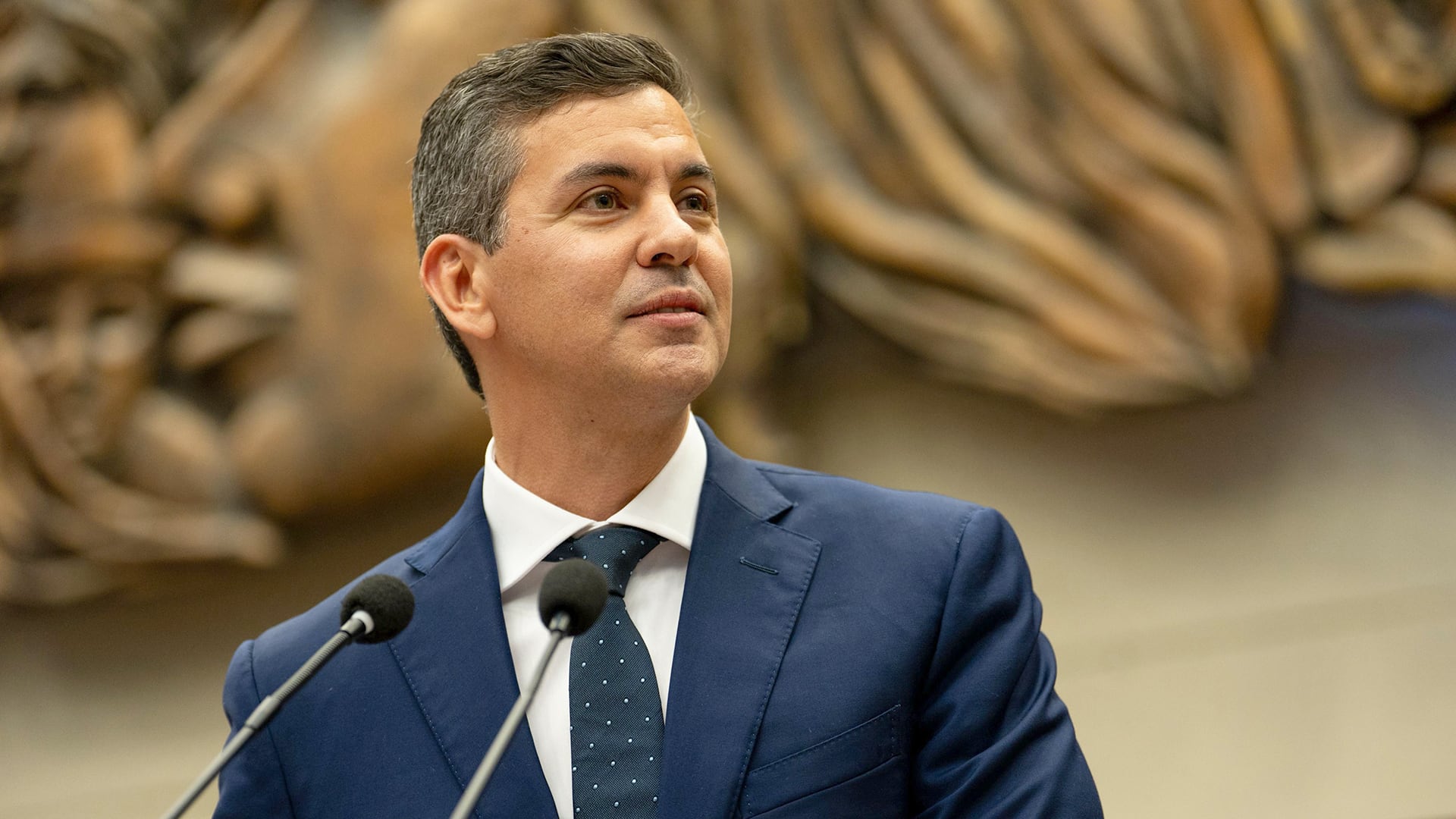 El proyecto ahora pasará al Ejecutivo para su promulgación o veto por parte del presidente de Paraguay, Santiago Peña (X)