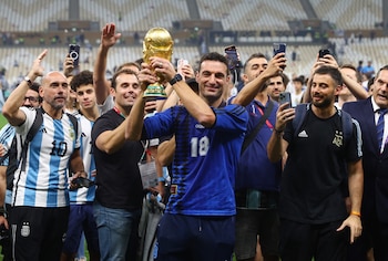 Scaloni con la Copa del