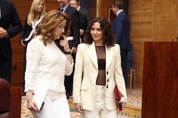21/05/2026 La presidenta de la Comunidad de Madrid, Isabel Díaz Ayuso, y la consejera de Sanidad, Fátima Matute, durante un pleno en la Asamblea de Madrid, a 21 de mayo de 2026, en Madrid (España). La política nacional vuelve a centrar el Pleno de la Asamblea de Madrid después de que este martes, 19 de mayo, la Audiencia Nacional imputara al expresidente del Gobierno José Luis Rodríguez Zapatero por una presunta trama de tráfico de influencias para lograr beneficios económicos.
POLITICA
Eduardo Parra - Europa Press