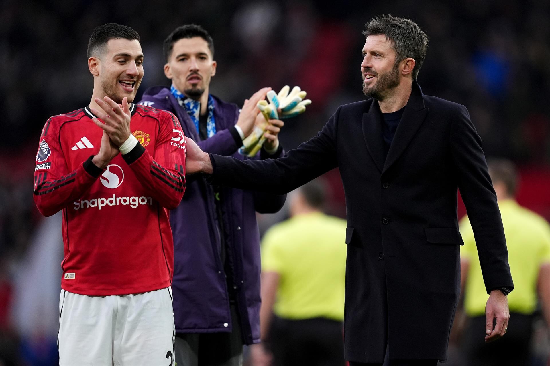 (Crónica) City y Aston Villa fallan y el United dobla el efecto Carrick