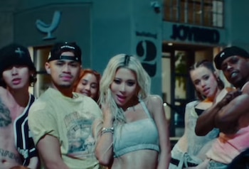 Dayoung reveló que Shiloh fue elegida de entre 700 bailarines que asistieron a la convocatoria para su videoclip. (Captura de video)