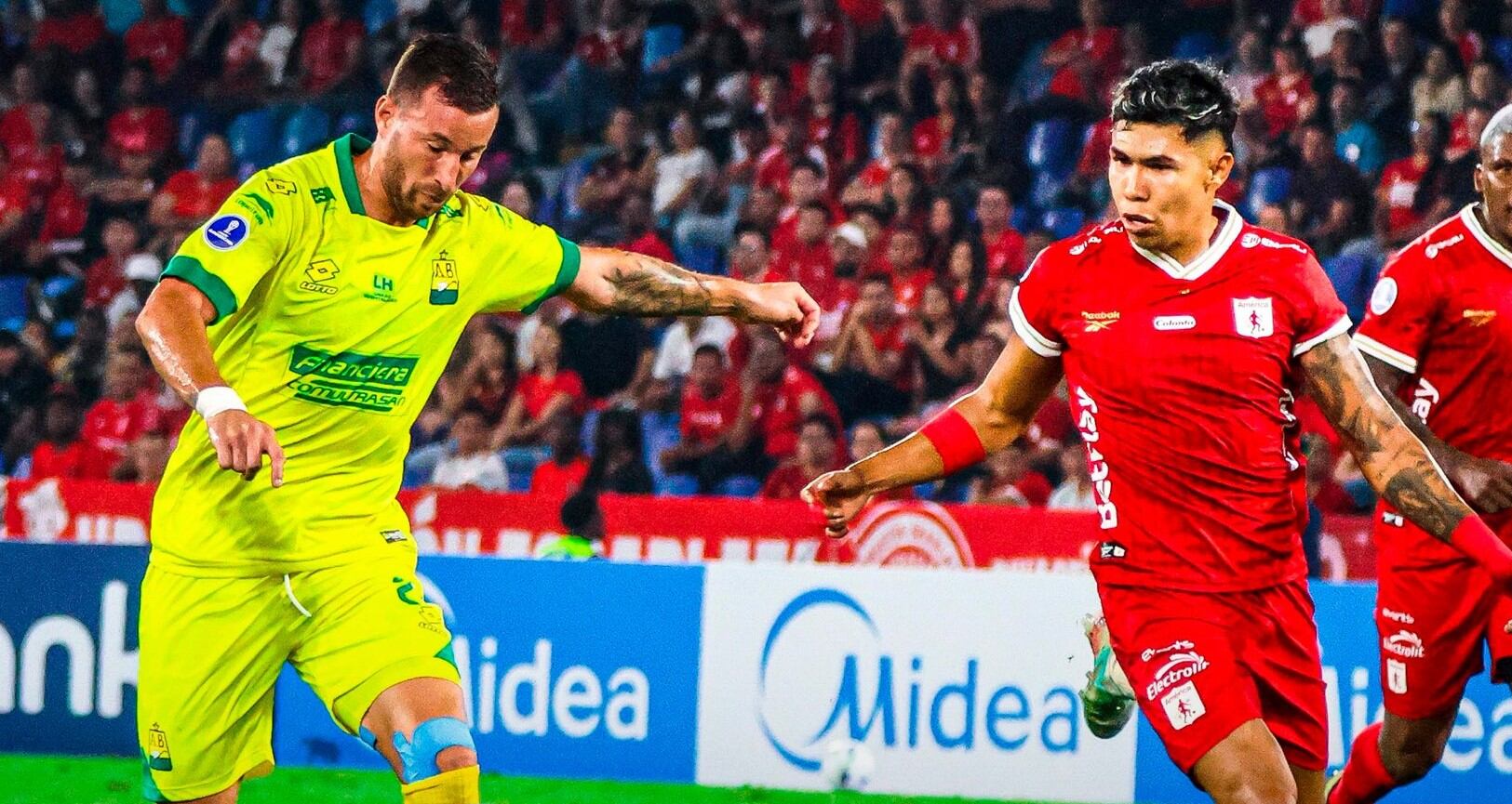 América de Cali dejó en el camino al Bucaramanga, que terminó con 10 hombres el partido - crédito Atlético Bucaramanga