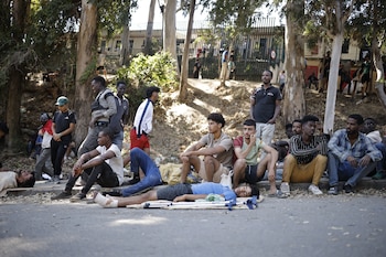 Varias personas esperan a las puertas del Centro de Estancia Temporal de Inmigrantes (CETI), a 2 de agosto de 2026, en Ceuta. (Jesús Torres / Europa Press)