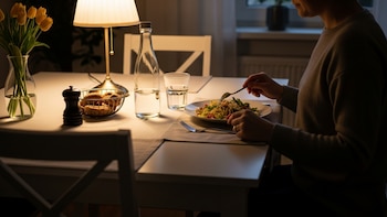 Cenar antes y limitar las comidas puede potenciar la memoria y el aprendizaje, según un estudio
