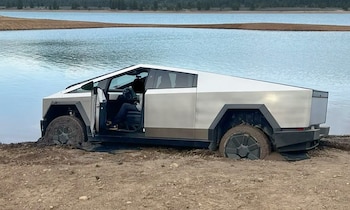 El incidente puso en duda la función ‘Modo Vadeo’ de Tesla y las advertencias de seguridad que figuran en el manual del propietario