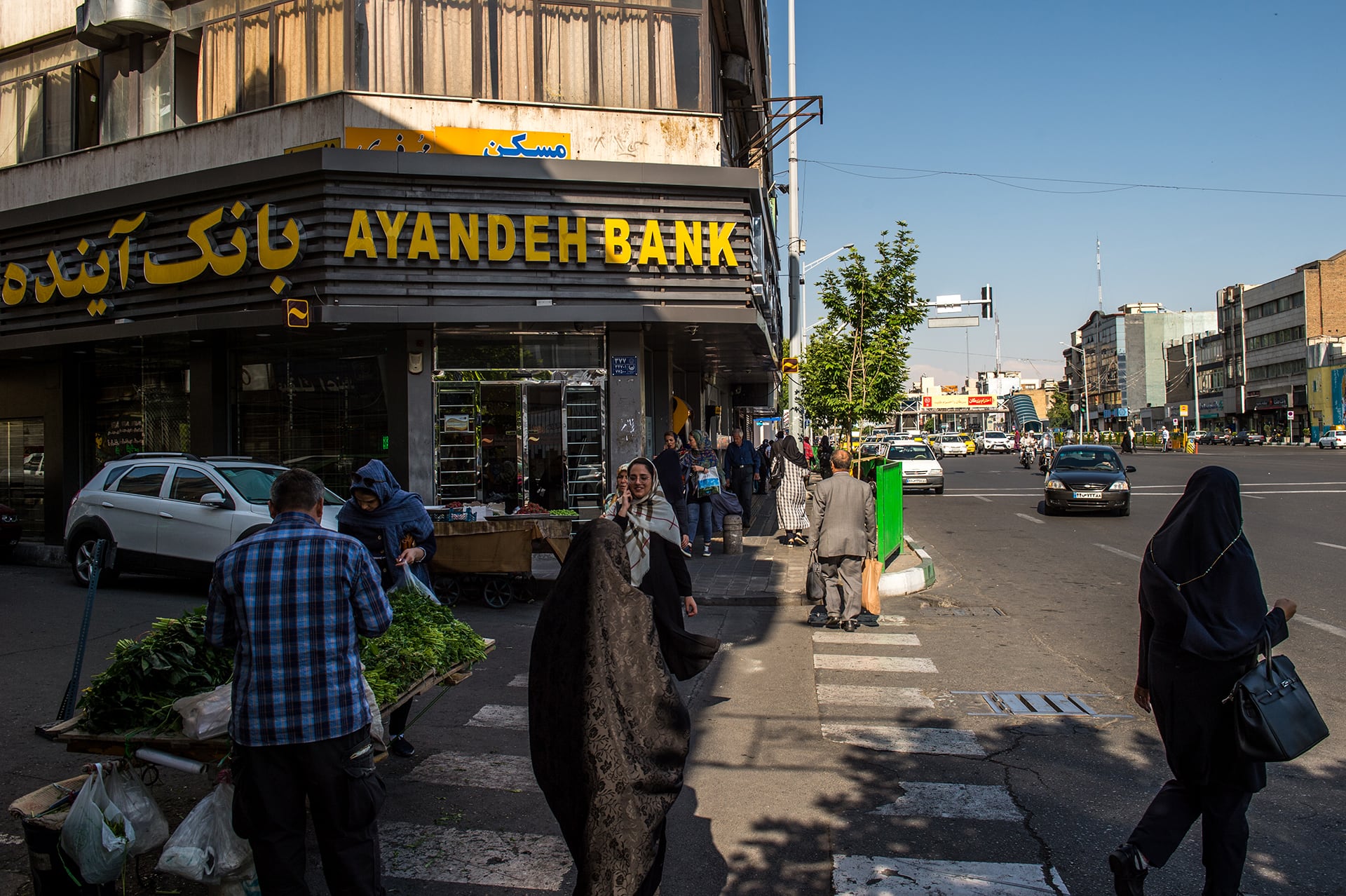 Una sucursal del Banco Ayandeh en Teherán, en mayo de 2019 (Ali Mohammadi/Bloomberg)