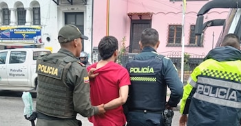 La policía de Bogotá capturó a un hombre con más de 200 dosis de droga y medicamentos controlados en un pagadiario del barrio Santa Fe - crédito Secretaría de Seguridad