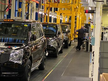 ARCHIVO - Los taxis londinenses