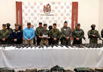 El Instituto de Medicina Legal identificó a 20 de los 24 cuerpos recibidos tras la Operación Azarías en Guaviare, entre ellos dos menores de edad, mientras cuatro permanecen bajo análisis forense - crédito captura de pantalla @ABDELAESPRIELLA/X