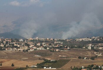 Humo elevándose desde Kfarhamam, cerca