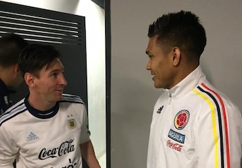 Teófilo Gutiérrez, futbolista con pasado en la selección Colombia, le envió un mensaje a Lio Messi a propósito de su retiro de la selección Argentina - crédito @teogutierrez_/Instagram