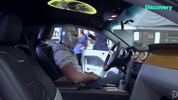 Místico transforma su automóvil en ‘Mexicánicos’ con un diseño inspirado en su máscara