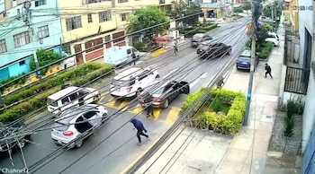 Terrorismo em Callao: um grupo armado apreendeu o carro e abriu fogo contra Conde de Lemos. Captação: TV Panamericana.