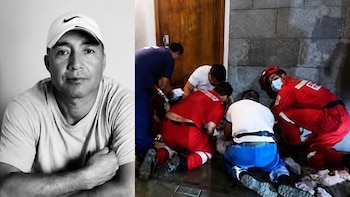 Retrato en blanco y negro de un hombre con gorra junto a varios paramédicos que atienden a una persona tendida en el suelo
