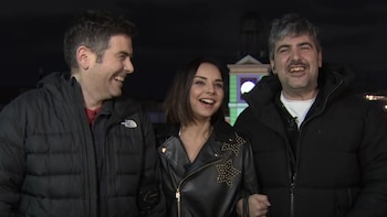 Estopa en falda y Chenoa