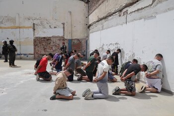 Al estilo "Bukele", la Policía