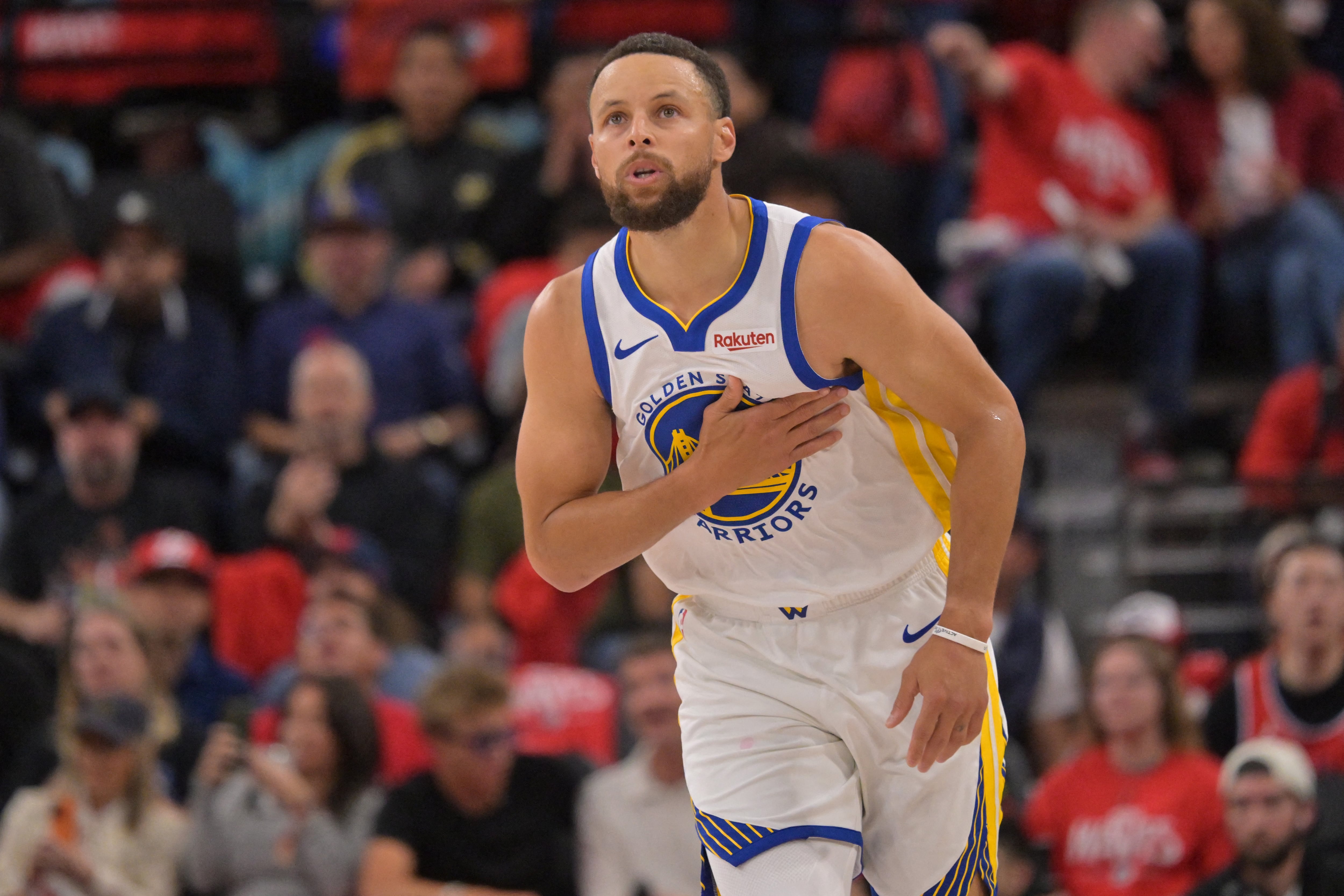 Stephen Curry puede firmar desde este sábado una extensión máxima con Golden State Warriors y definir su futuro contractual en la NBA (Jayne Kamin-Oncea-Imagn Images)