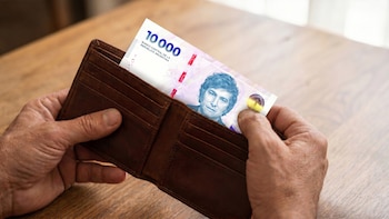 El 70% de los votantes de Milei asegura que su salario perdió contra la inflación, según una encuesta