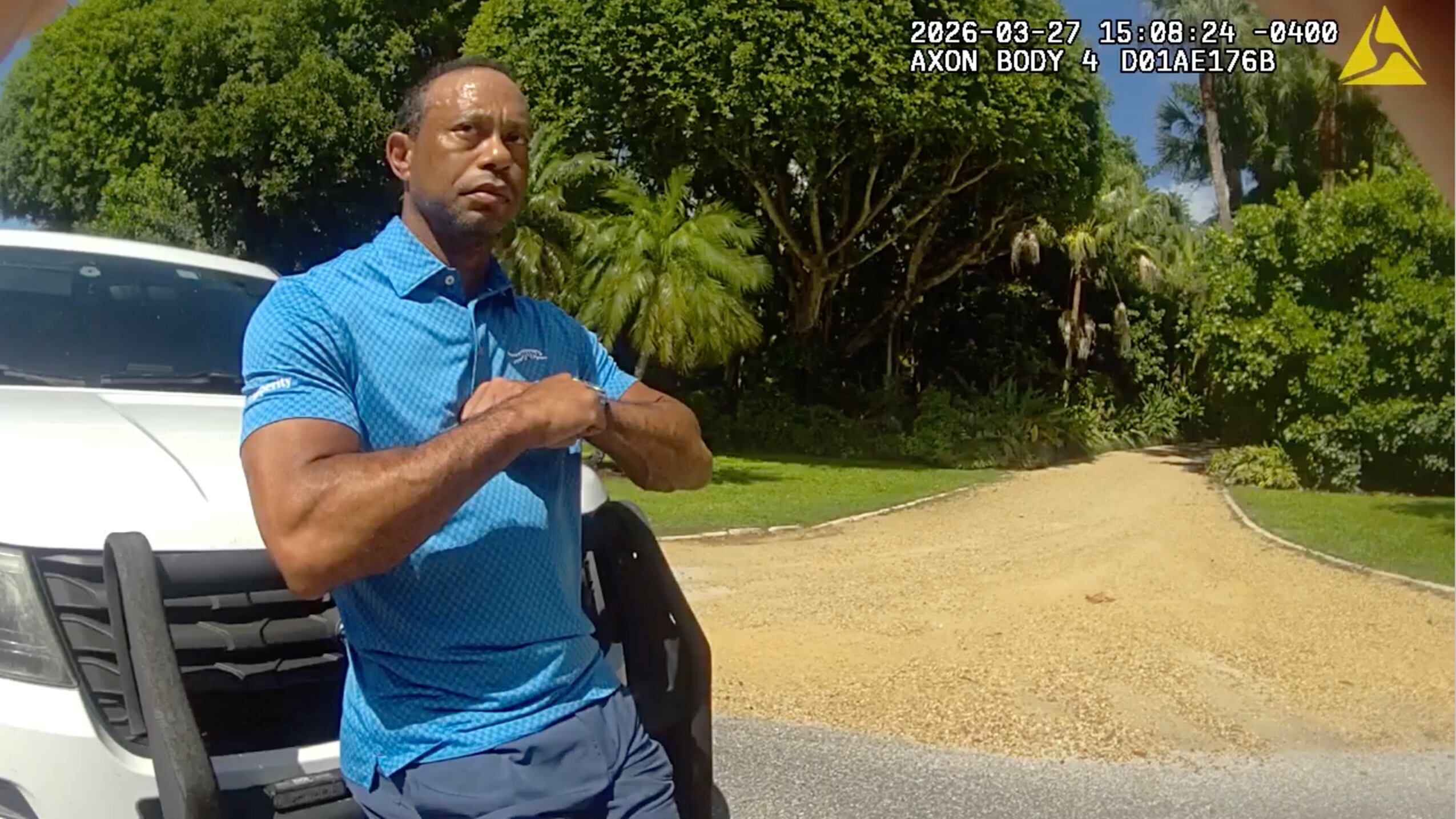 Tiger Woods enfrenta dos cargos menores por conducir bajo los efectos del alcohol con daños a la propiedad y por negarse a someterse a una prueba legal (Martin County Sheriff's Office vía AP).