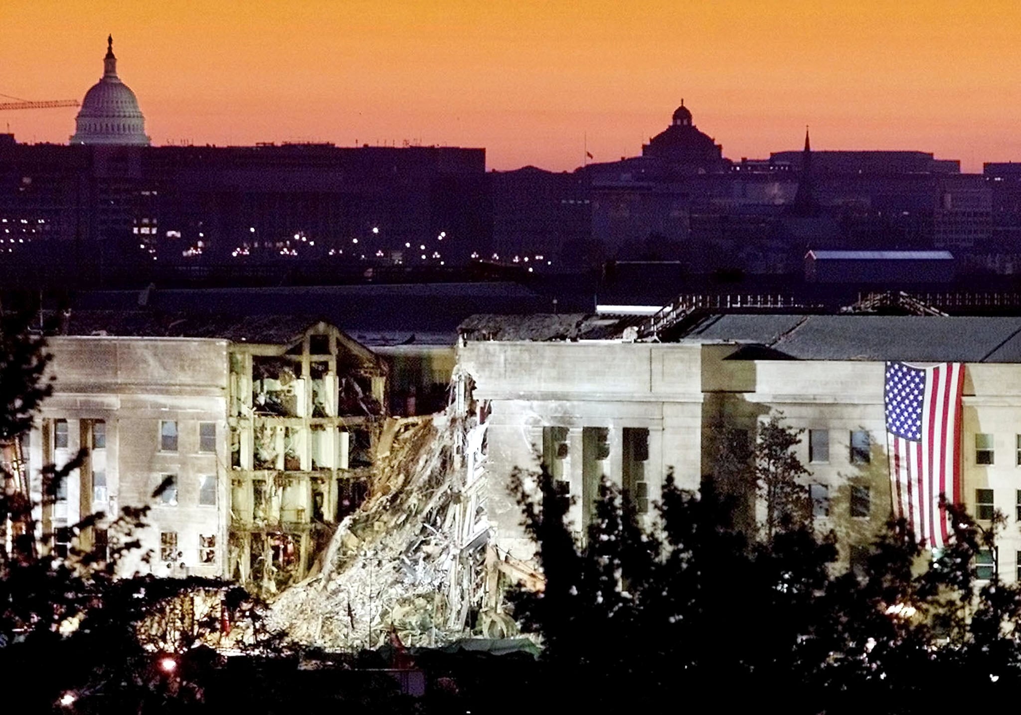El impacto en el Pentágono, el tercero de los cuatro ataques del día, amplió el radio de amenaza y obligó al Servicio Secreto a recalcular en tiempo real la seguridad de cada protegido en Washington (REUTERS/Larry Downing/File Photo)