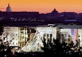 El impacto en el Pentágono, el tercero de los cuatro ataques del día, amplió el radio de amenaza y obligó al Servicio Secreto a recalcular en tiempo real la seguridad de cada protegido en Washington (REUTERS/Larry Downing/File Photo)
