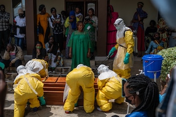 Tedros advirtió que el brote no ocurre en un contexto sanitario aislado, sino en medio de un escenario de conflicto y crisis humanitaria en el noreste congoleño, particularmente en Ituri, considerada el epicentro de la epidemia (AP)