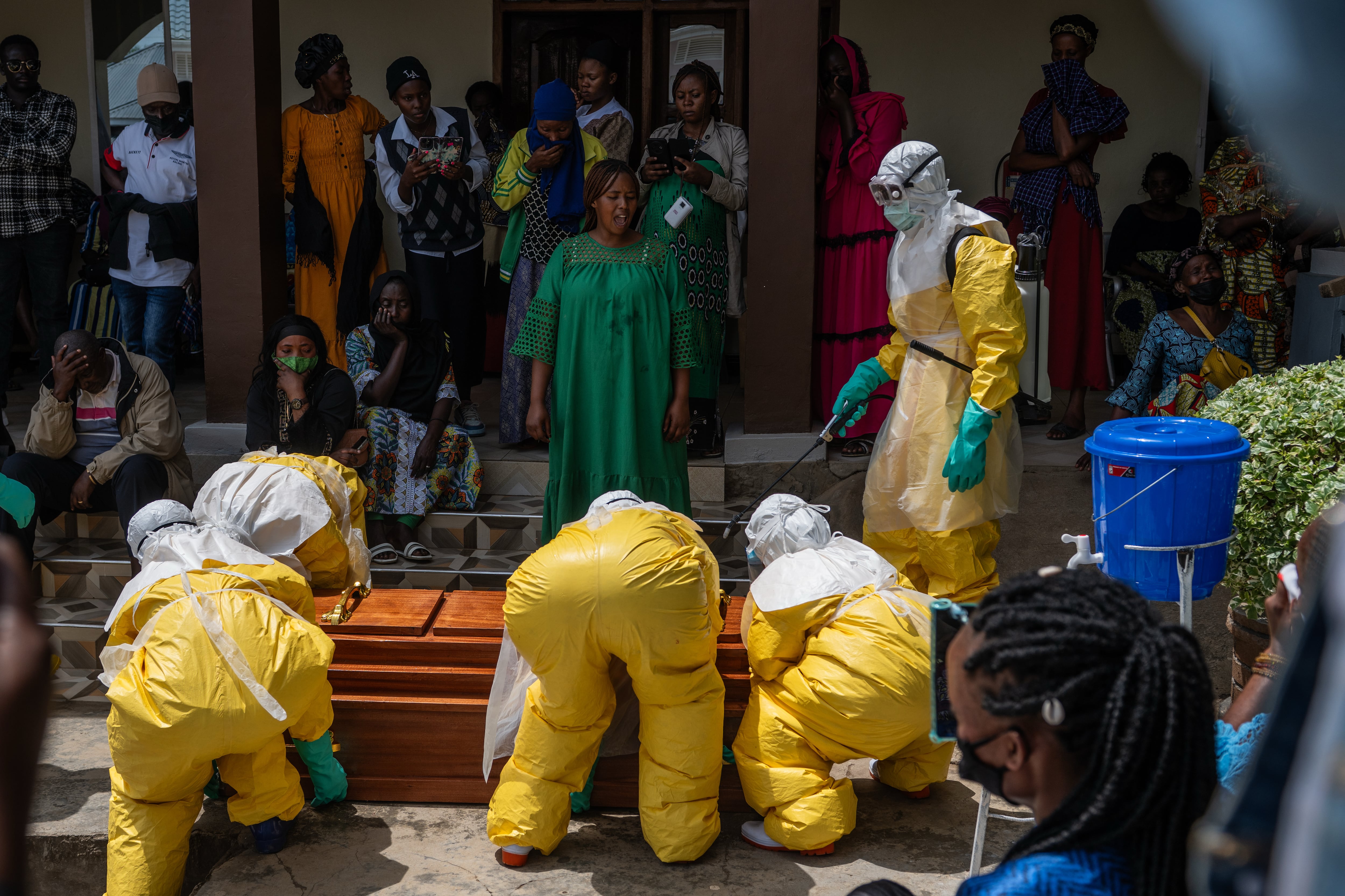 Tedros advirtió que el brote no ocurre en un contexto sanitario aislado, sino en medio de un escenario de conflicto y crisis humanitaria en el noreste congoleño, particularmente en Ituri, considerada el epicentro de la epidemia (AP)
