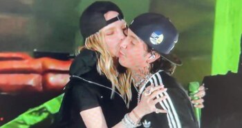 La cantante le dio un