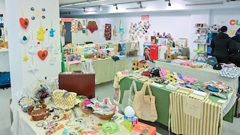 El Mercadillo Solidario de Manos