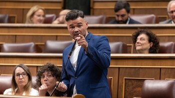 Rufián llama "inútiles" a los