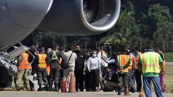 Gobierno entregará tarjetas con $93 a hondureños que regresen desde Estados Unidos