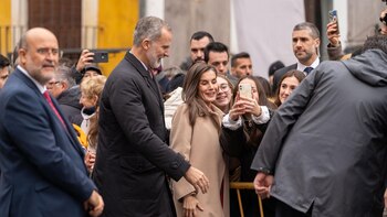 Selfis bajo el cielo encapotado