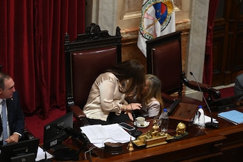La vicepresidenta, Victoria Villarruel, dialoga