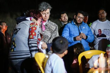 La alcaldesa Claudia López, junto