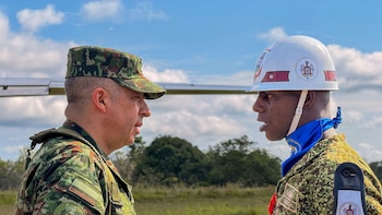 En un acto de reconocimiento, el comandante de las Fuerzas Militares agradeció la labor de rescate en Putumayo tras el accidente aéreo