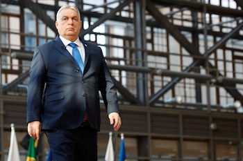 El primer ministro de Hungría, Viktor Orbán, a su llegada a una cumbre de la Unión Europea (AP Foto/Geert Vanden Wijngaert)