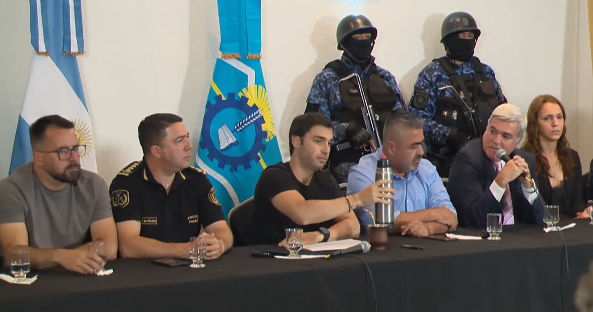 El decreto prohíbe la generación de fuego al aire libre en terrenos públicos y privados no habilitados para evitar nuevos incendios