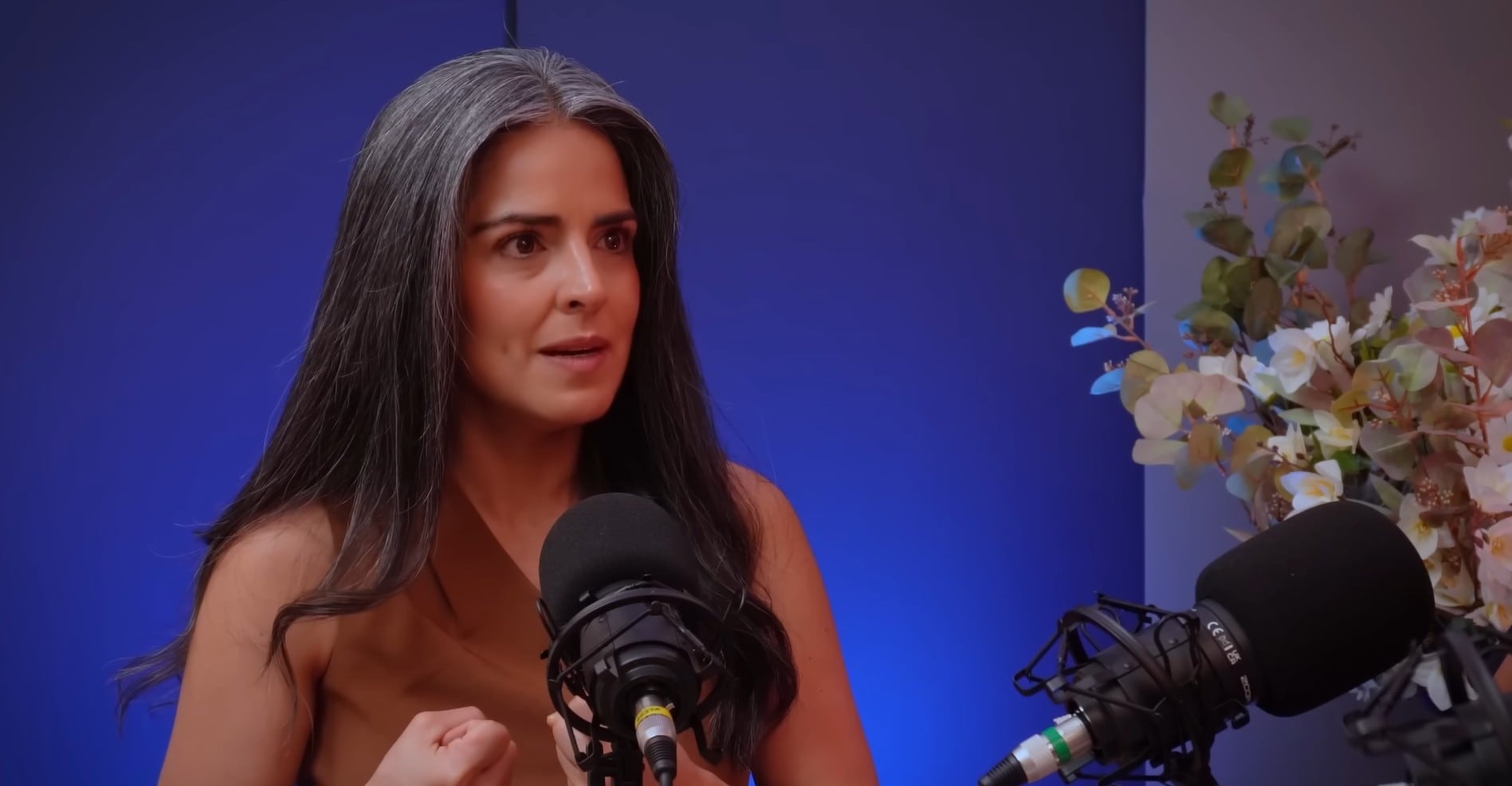 Claudia Palacios habló sobre la influencia que tuvo su madre en su formación personal y profesional - crédito Las Menopáusicas /Youtube