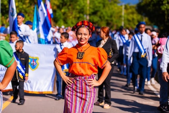 Más de 750 alumnos de 11 escuelas participaron en la jornada cívica sobre la vía renovada, una mejora que llegó tras las imágenes que exhibieron las dificultades para marchar durante el invierno pasado (Foto cortesía Ministerio de Educación)