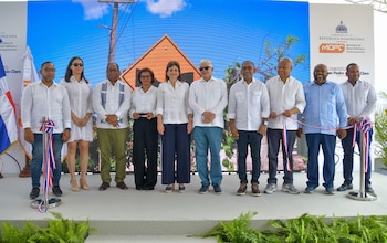 Raquel Peña encabezó la inauguración de dos carreteras que conectan Monte Plata con Sánchez Ramírez y comunidades de Sabana Grande de Boyá. (Foto cortesía Ministerio de Obras Públicas)