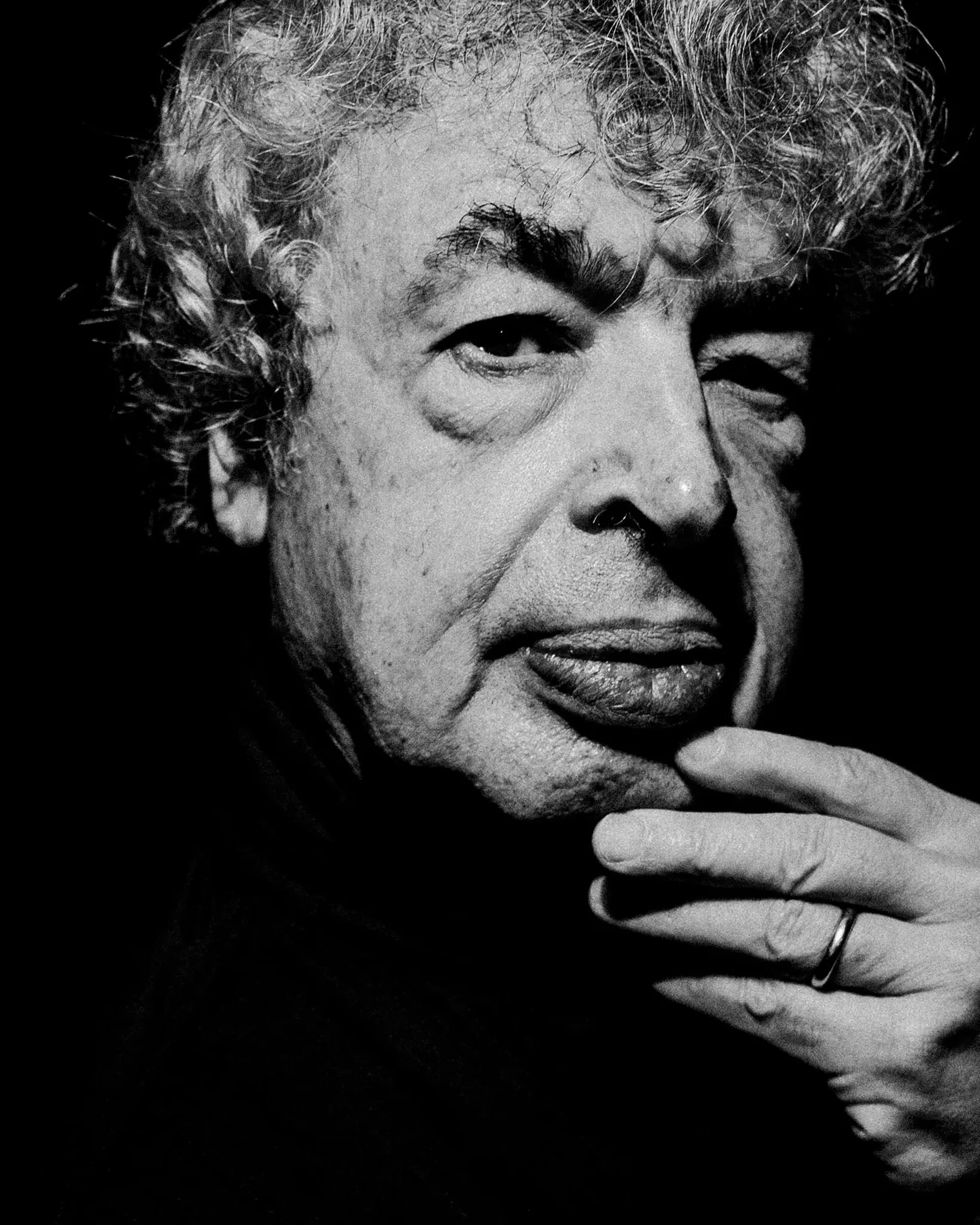 Bychkov, nacido en Rusia y nacionalizado estadounidense, ha dirigido orquestas de renombre en Estados Unidos y Europa durante cuatro décadas
