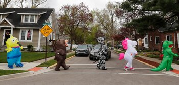 Los disfraces les permite mantener