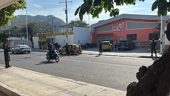 Terror en Santa Marta por hombres armados en moto que obligaron a cerrar comercios con disparos y amenazas durante el paro armado de Acsn: así está el panorama