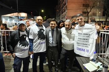 Ramiro Marra junto a dirigentes